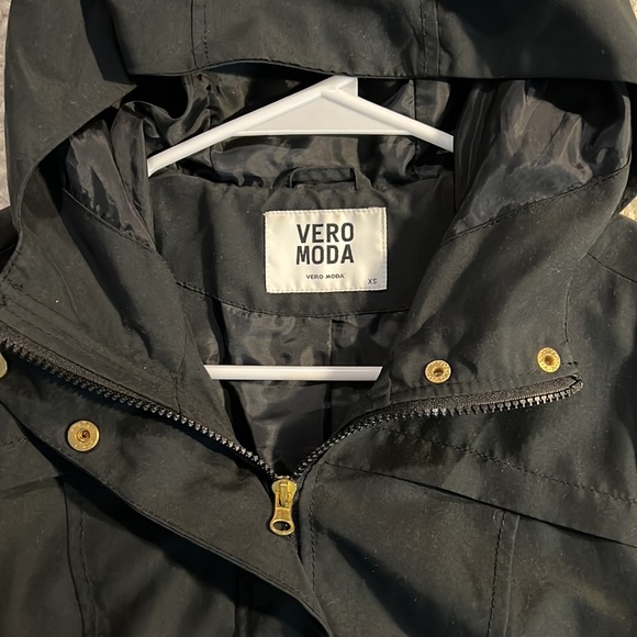 Vero Moda Lightweight Hooded Jacket - Picture 6 of 11